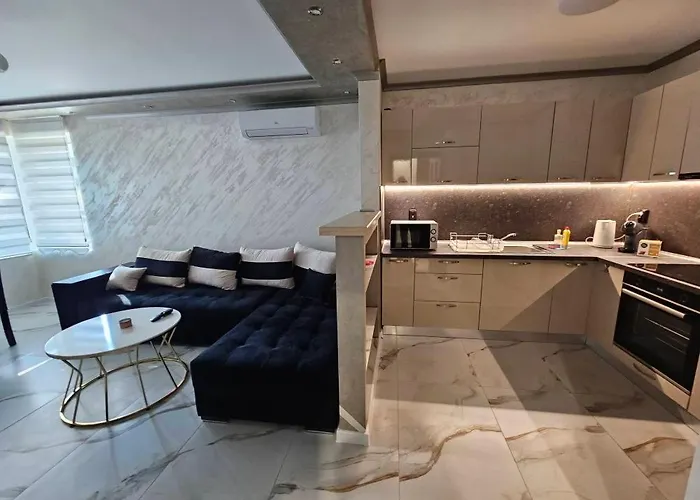 Small Flat - Walk To Station & Cathedral *